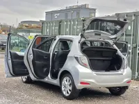 Usata Toyota Yaris Hybrid 101 CV (74 kW) 2013 Argento Utilitaria