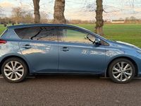 Used Toyota Auris Hybrid 136 HP (100 kW) 2016 Blue Hatchback