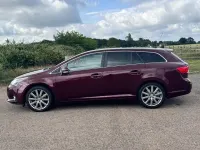 Used Toyota Avensis 150 HP (110 kW) 2014 Red Estate