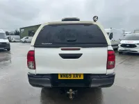 Used Toyota HiLux Active 150 HP (110 kW) 2019 White Pickup
