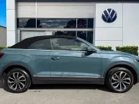 Usado VW T-Roc Cabriolet Style 150 HP (110 kW) 2022 Azul Cabrios