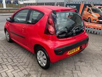 Used Peugeot 107 Active 68 HP (50 kW) 2014 Red Hatchback