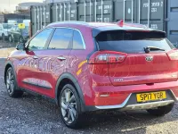 Gebraucht Kia Niro 139 PS (102 kW) 2017 Rot SUV