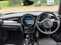 Usado Mini Cooper Sport 136 CV (100 kW) 2023 Rojo Utilitario