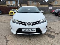 Used Toyota Auris Multidrive S 132 HP (97 kW) 2014 White Hatchback