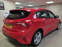 Gebraucht Ford Focus Zetec 100 PS (73 kW) 2018 Rot Kleinwagen