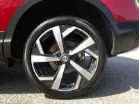 Used Nissan Qashqai Tekna 163 HP (119 kW) 2017 Red SUV