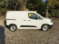 Used Vauxhall Combo Edition 100 HP (73 kW) 2019 White Van