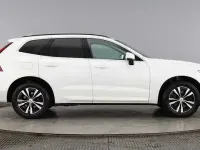 Used Volvo XC60 Momentum 250 HP (183 kW) 2022 White SUV
