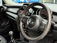 Begagnad Mini Cooper Hatch 136 HK (100 kW) 2014 Svart Halvkombi