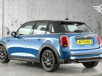 Usado Mini Cooper Classic 134 CV (98 kW) 2022 Azul Utilitario
