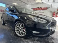 Begagnad Ford Focus Zetec 125 HK (91 kW) 2015 Svart Halvkombi