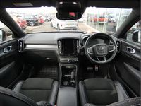 Used Volvo XC40 R-Design 197 HP (144 kW) 2021 Red SUV