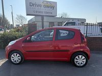Used Peugeot 107 Active 68 HP (50 kW) 2014 Red Hatchback
