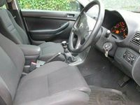 Used Toyota Avensis 148 HP (108 kW) 2005 Hatchback