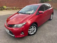 Used Toyota Auris 132 HP (97 kW) 2014 Red Hatchback