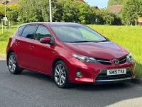 Usado Toyota Auris Hybrid 2015 Vermelho Citadino