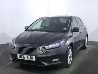 Usado Ford Focus Zetec 125 CV (91 kW) 2017 Gris Utilitario