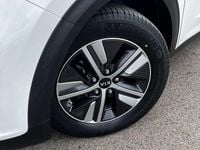 Used Kia Niro 139 HP (102 kW) 2020 White SUV