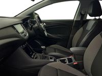 Used Vauxhall Grandland X Sport 130 HP (95 kW) 2019 White jade SUV