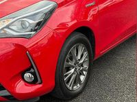 Used Toyota Yaris Hybrid 99 HP (72 kW) 2019 Red Hatchback