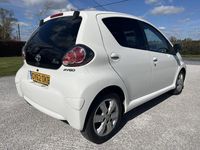 Begagnad Toyota Aygo 67 HK (49 kW) 2012 Vit Halvkombi