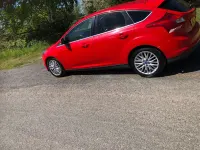 Usado Ford Focus Zetec 115 HP (84 kW) 2013 Vermelho Citadino