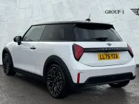Begagnad Mini Cooper Exclusive 114 kW (156 HK) 2026 Vit Halvkombi