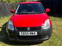 Begagnad Suzuki Swift GL 92 HK (67 kW) 2005 Röd Halvkombi