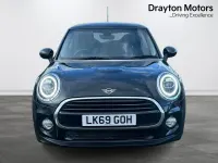 Usado Mini Cooper Classic 136 CV (100 kW) 2019 Negro Utilitario