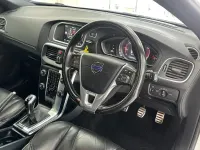 Begagnad Volvo V40 R-Design 2015 Vit Halvkombi