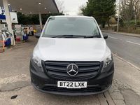 Usado Mercedes Vito 140 HP (102 kW) 2022 Prateado Van