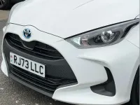 Used Toyota Yaris Hybrid 113 HP (83 kW) 2023 White Hatchback