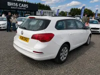 Used Vauxhall Astra 2016 White Estate