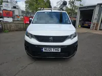 Begagnad Peugeot Partner 131 HK (96 kW) 2021 Vit Minibuss