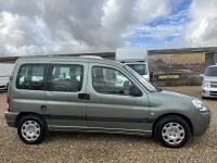 Used Peugeot Partner 2009 Green MPV