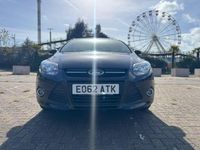 Begagnad Ford Focus Titanium 125 HK (91 kW) 2012 Svart Halvkombi