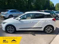 Used Hyundai i20 Premium 84 HP (61 kW) 2016 White Hatchback