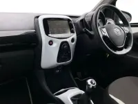 Used Toyota Aygo X-pure 69 HP (50 kW) 2016 White Hatchback