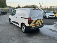 Second-hand Vauxhall Combo Edition 100 CP (73 kW) 2019 Alb Monovolum