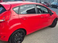 Begagnad Ford Fiesta 2012 Röd Halvkombi