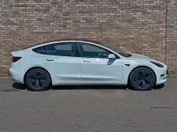 Używany Tesla Model 3 Standard Range 208 kW (283 KM) 2021 Biały Sedan/Limuzyna