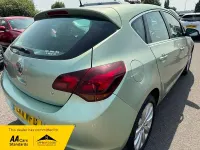 Used Vauxhall Astra Elite 113 HP (83 kW) 2011 Green Hatchback