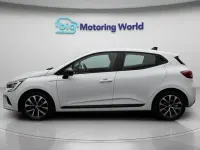 Used Renault Clio V Evolution 145 HP (106 kW) 2023 White Hatchback