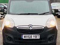 Used Vauxhall Combo S 95 HP (69 kW) 2018 White MPV