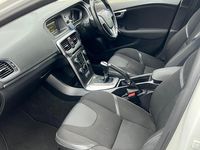 Begagnad Volvo V40 SE 2016 Vit Kombi