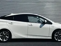 Used Toyota Prius 122 HP (89 kW) 2018 White Hatchback