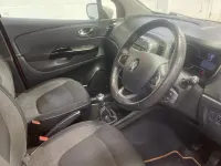 Second-hand Renault Captur Dynamique 110 CP (80 kW) 2016 Portocaliu SUV