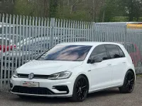 Begagnad VW Golf VII R 310 HK (228 kW) 2018 Vit Halvkombi