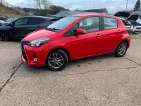 Used Toyota Yaris 99 HP (72 kW) 2015 Red Hatchback